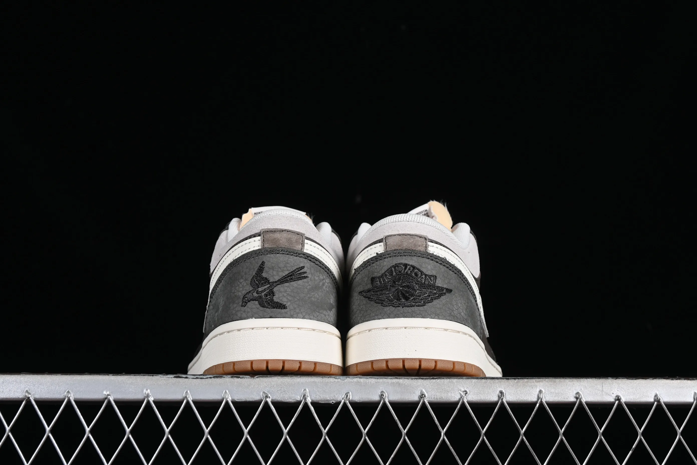 All categories Air Jordan Jordan series basketball shoes Air Jordan 1 Low G version pure original Air Jordan 1 Low "Snkrs Day" AJ1 Joe 1 Magpie gray toe low-top cultural casual sneakers FD0399-004